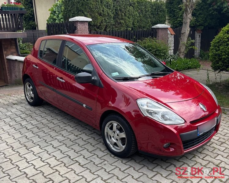 2009' Renault Clio photo #1