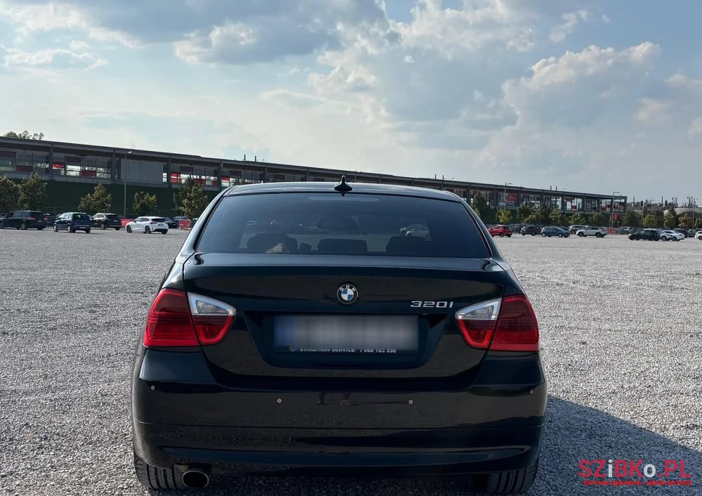 2006' BMW 3 Series 320I photo #3
