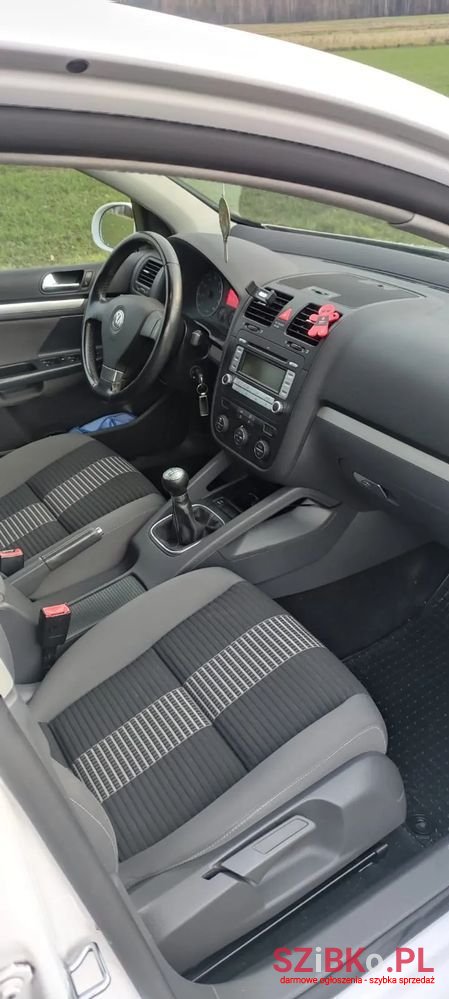 2008' Volkswagen Golf photo #5