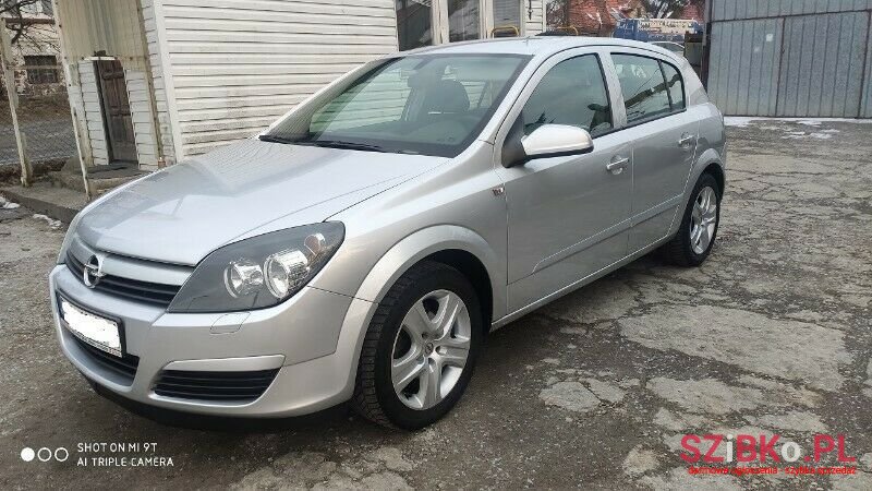 2005' Opel Astra photo #1