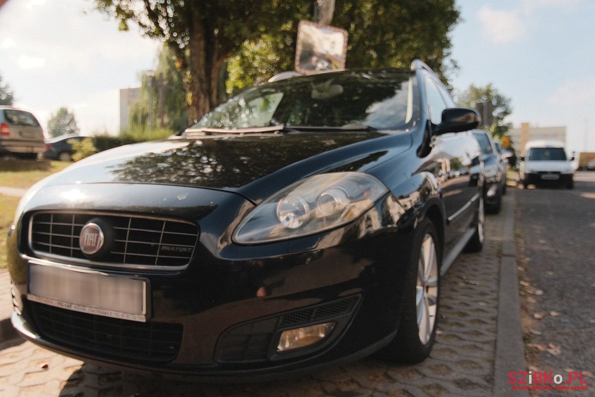 2009' Fiat Croma photo #1