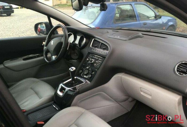 2010' Peugeot 5008 photo #3