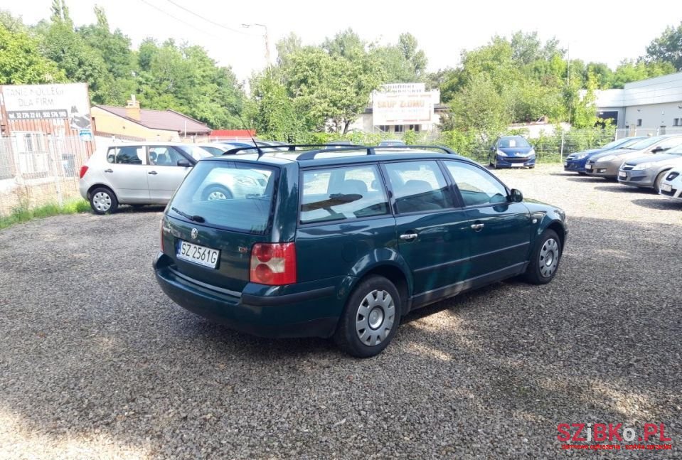 2001' Volkswagen Passat photo #3