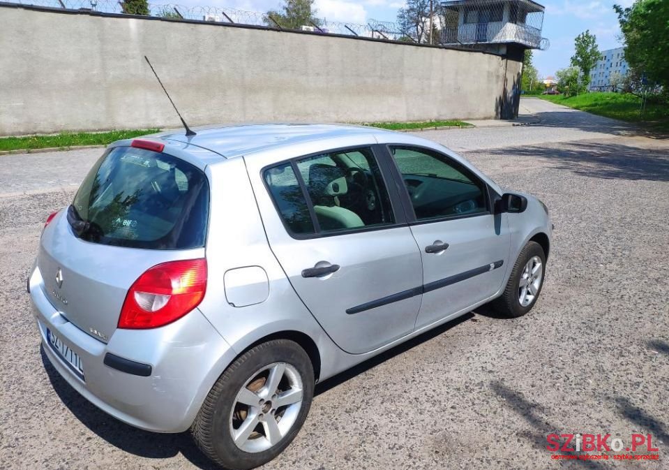2006' Renault Clio photo #3