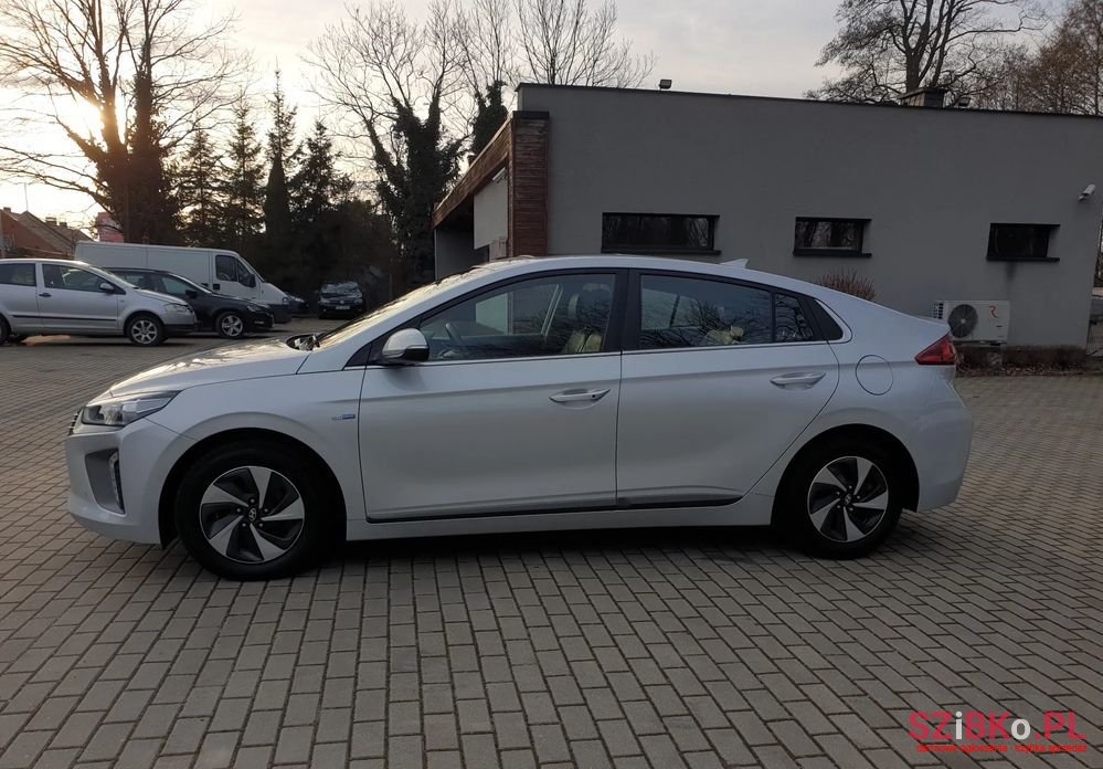 2019' Hyundai Ioniq photo #3