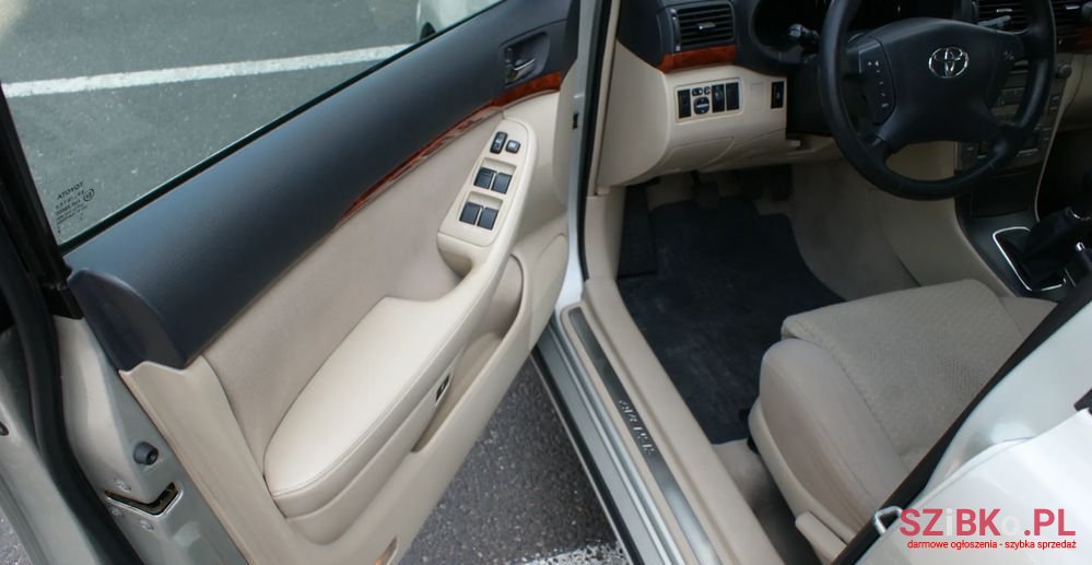 2004' Toyota Avensis 2.0 Vvt-I Prestige photo #6