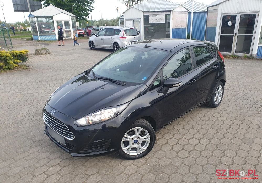 2013' Ford Fiesta 1.4 Champions Edition photo #3