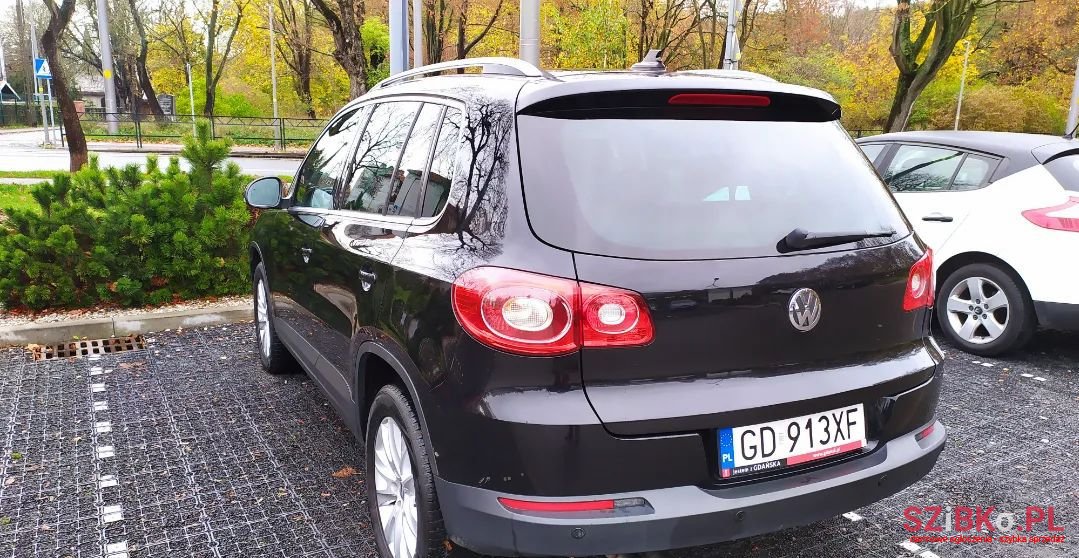 2011' Volkswagen Tiguan photo #4