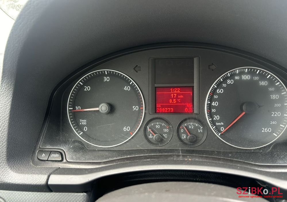 2004' Volkswagen Golf photo #6