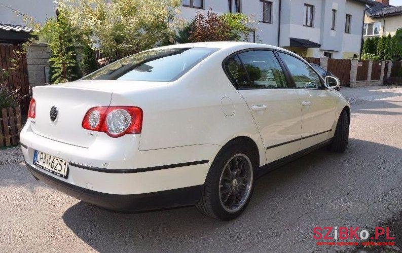 2010' Volkswagen Passat photo #2