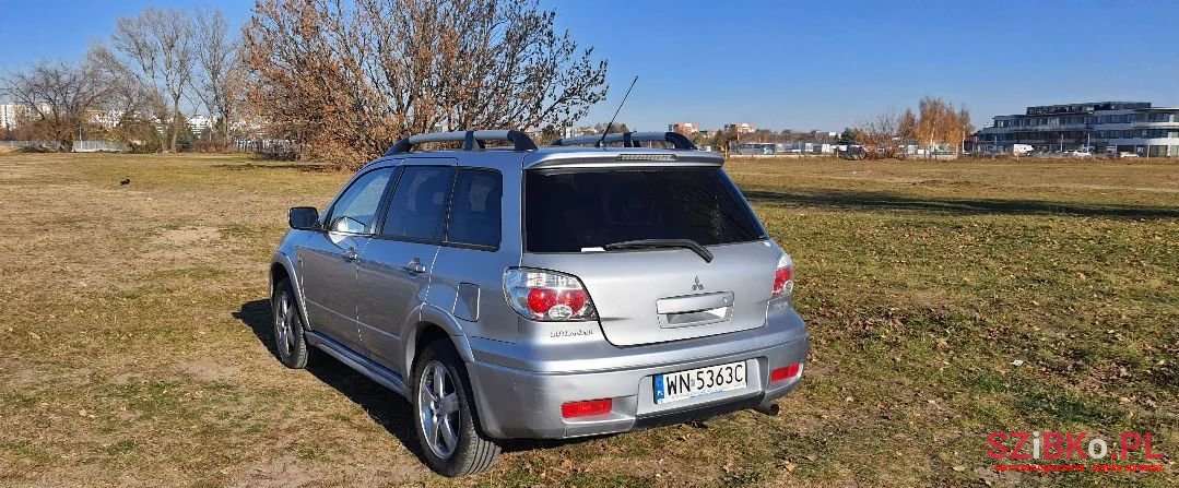 2007' Mitsubishi Outlander photo #3