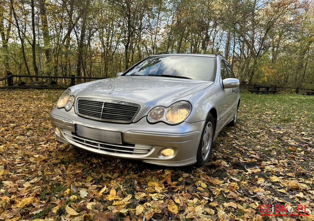2005' Mercedes-Benz C-Class photo #1