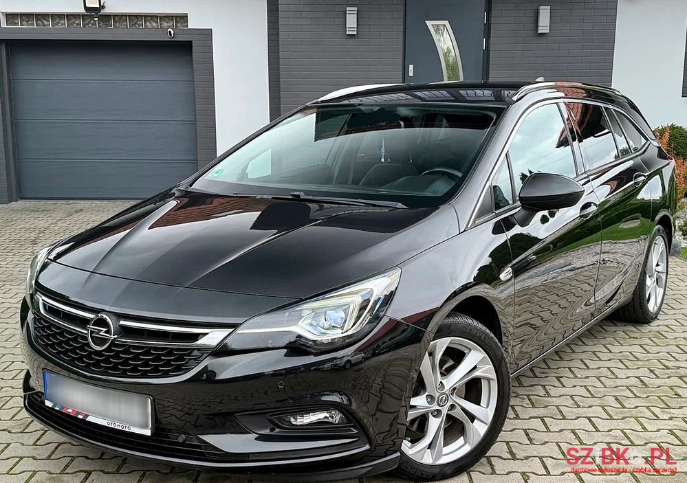 2016' Opel Astra photo #2