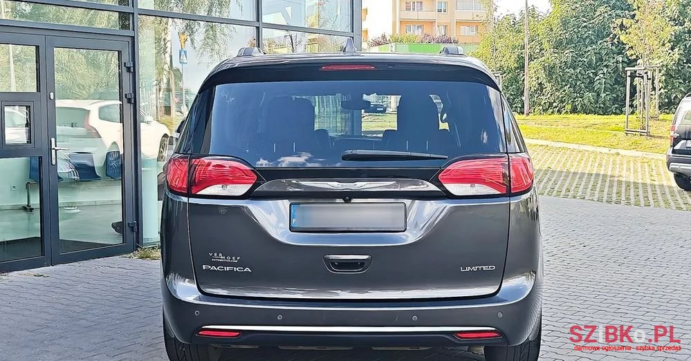 2017' Chrysler Pacifica photo #4