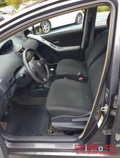 2011' Toyota Yaris 1.4 D-4D photo #6