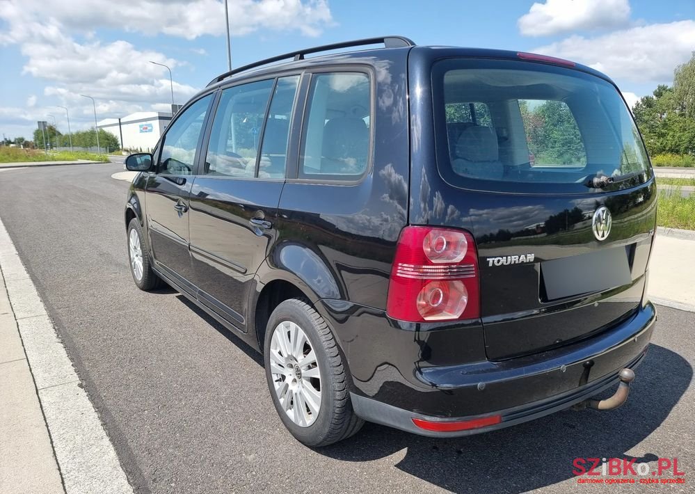 2006' Volkswagen Touran photo #3