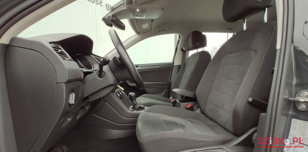 2017' Volkswagen Tiguan photo #2