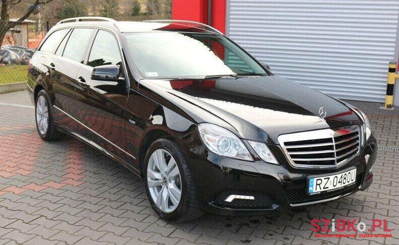 2009' Mercedes-Benz Klasa E photo #1