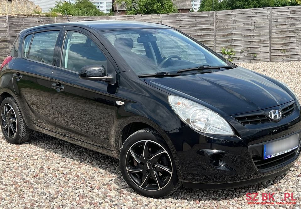 2011' Hyundai i20 photo #2