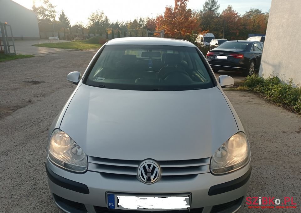 2005' Volkswagen Golf photo #2
