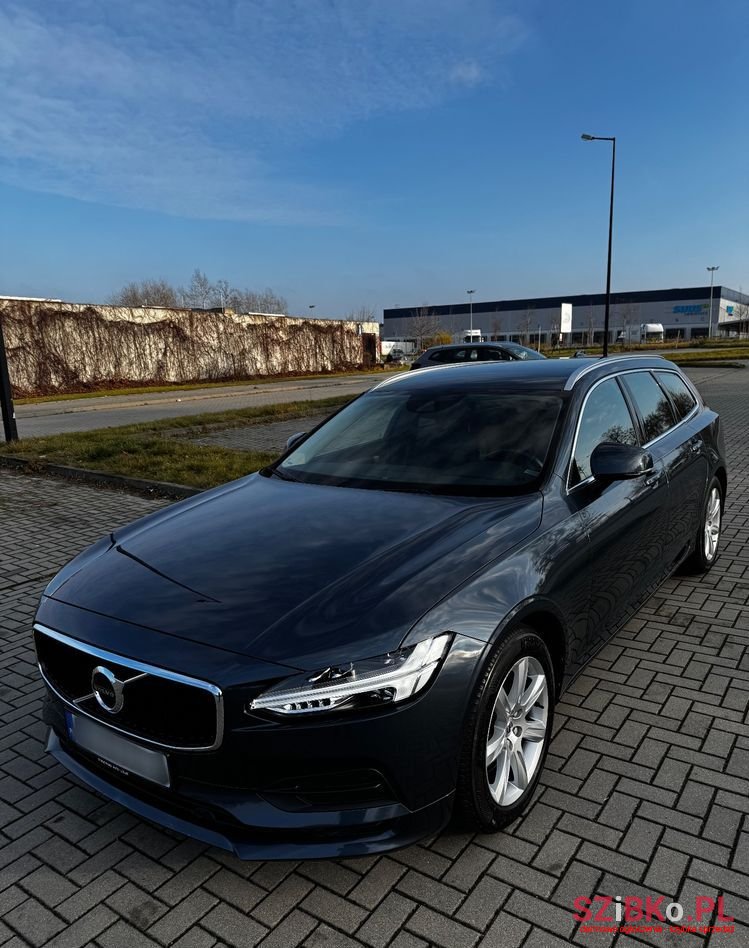 2018' Volvo V90 D3 Geartronic Momentum photo #2
