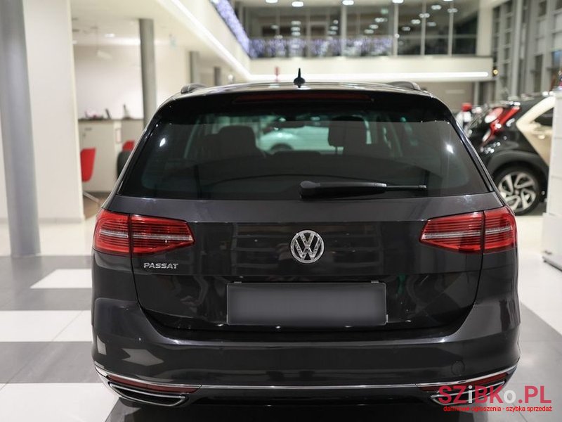 2018' Volkswagen Passat photo #4