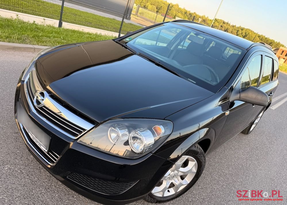 2010' Opel Astra 1.6 Enjoy photo #3