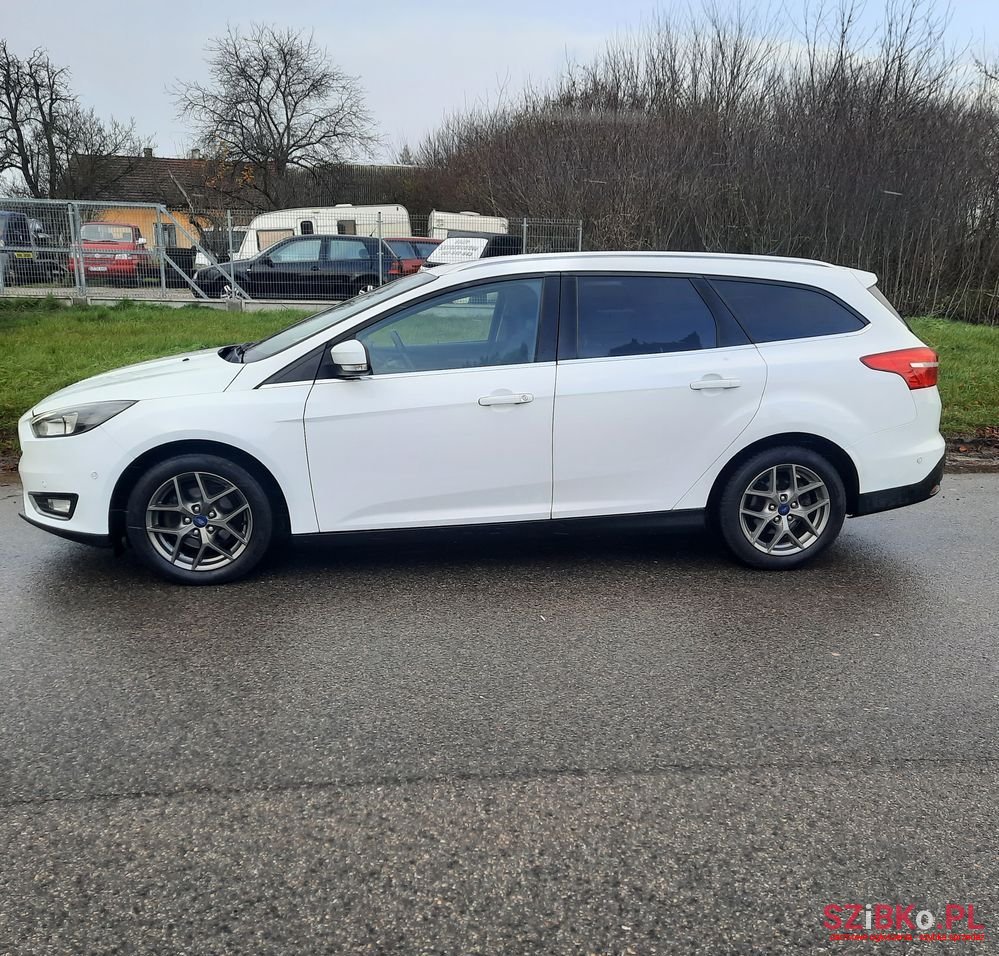 2016' Ford Focus photo #5