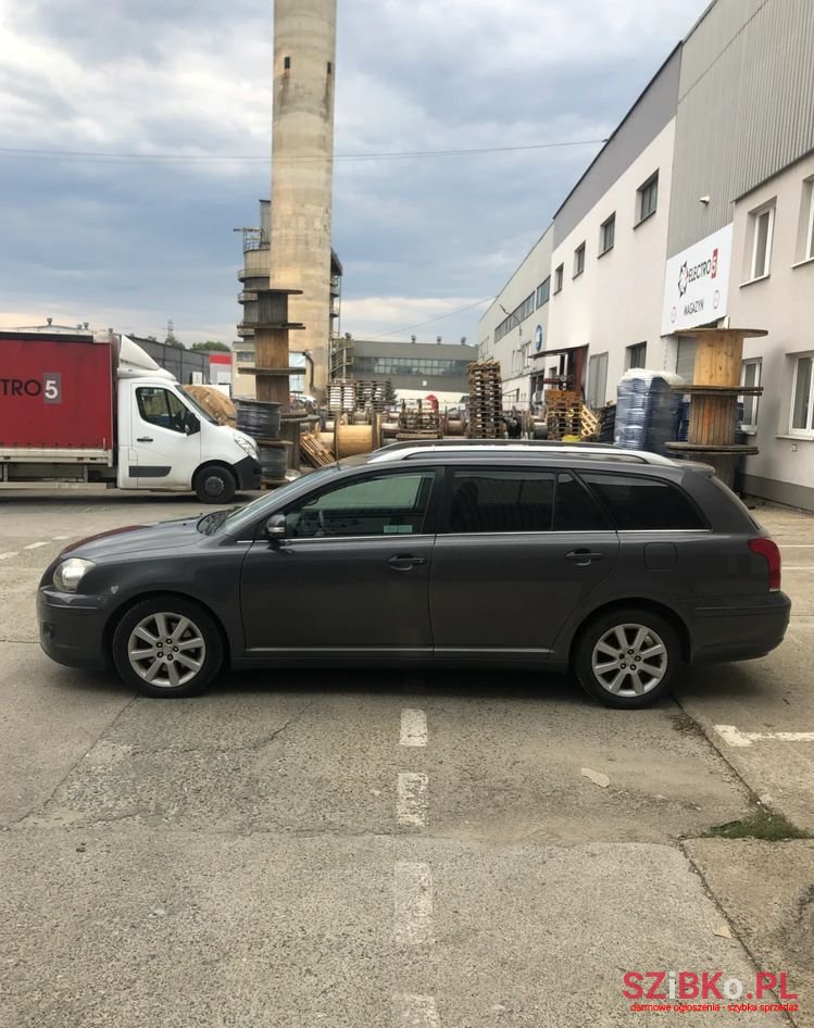 2007' Toyota Avensis 2.0 D-4D Sol photo #3