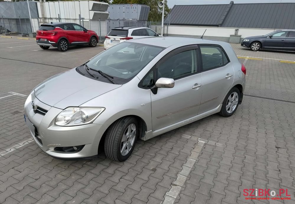 2007' Toyota Auris photo #3