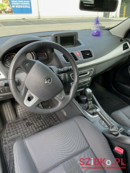 2011' Renault Megane photo #5