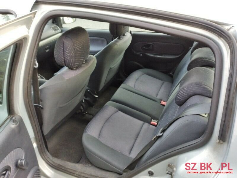 2005' Renault Clio photo #2