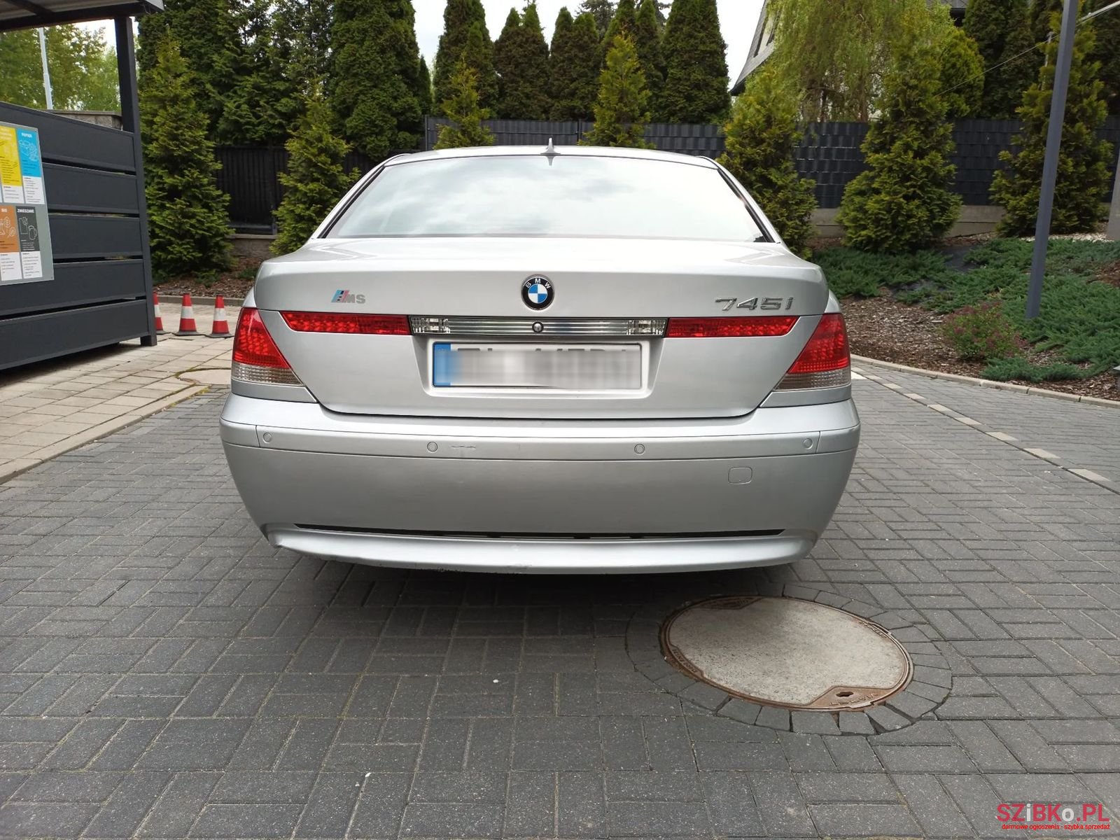 2001' BMW 7 Series photo #2