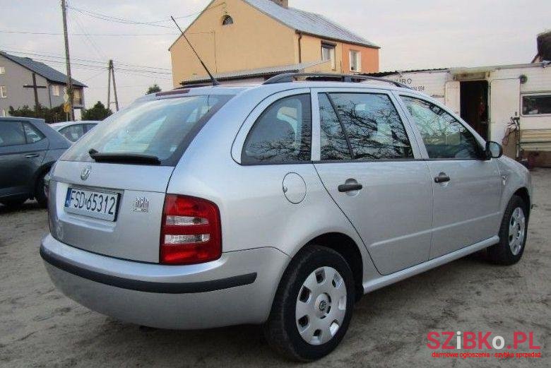 2002' Skoda Fabia photo #2