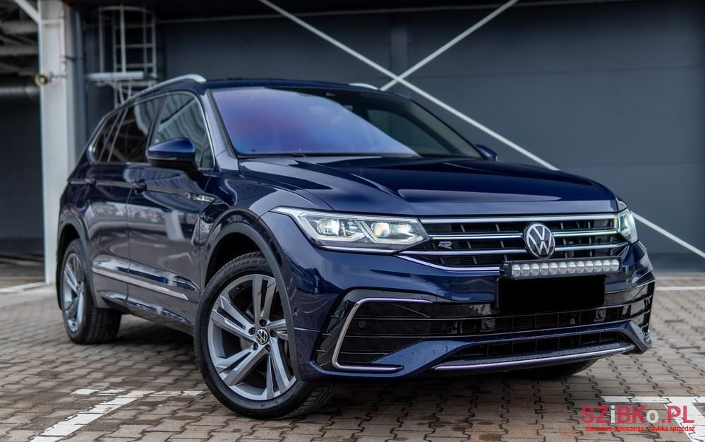 2022' Volkswagen Tiguan Allspace photo #3