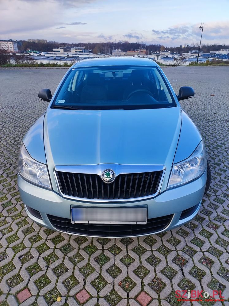 2010' Skoda Octavia 1.9 Tdi Classic photo #2