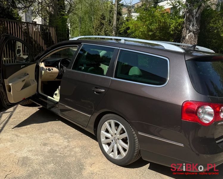 2010' Volkswagen Passat photo #5