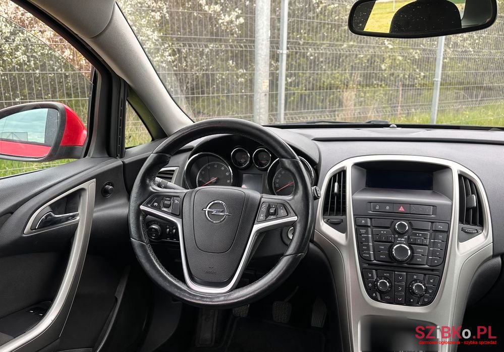 2011' Opel Astra 1.4 T Sport photo #6