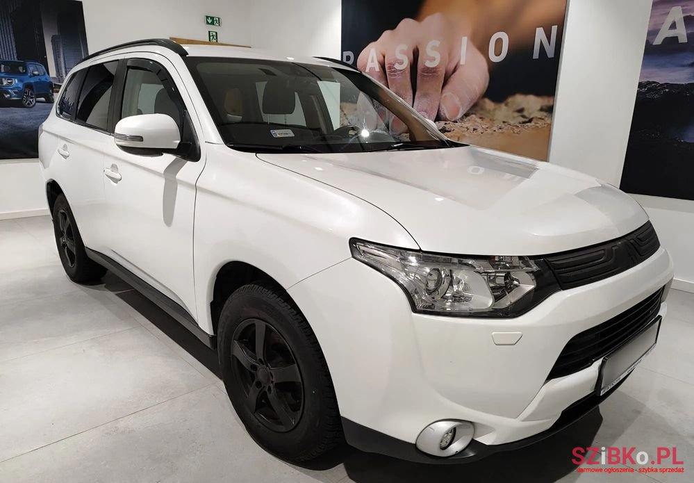 2012' Mitsubishi Outlander 2.2 Did Intense photo #3