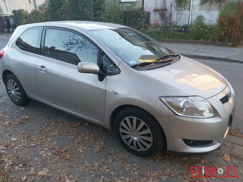 2007' Toyota Auris photo #1