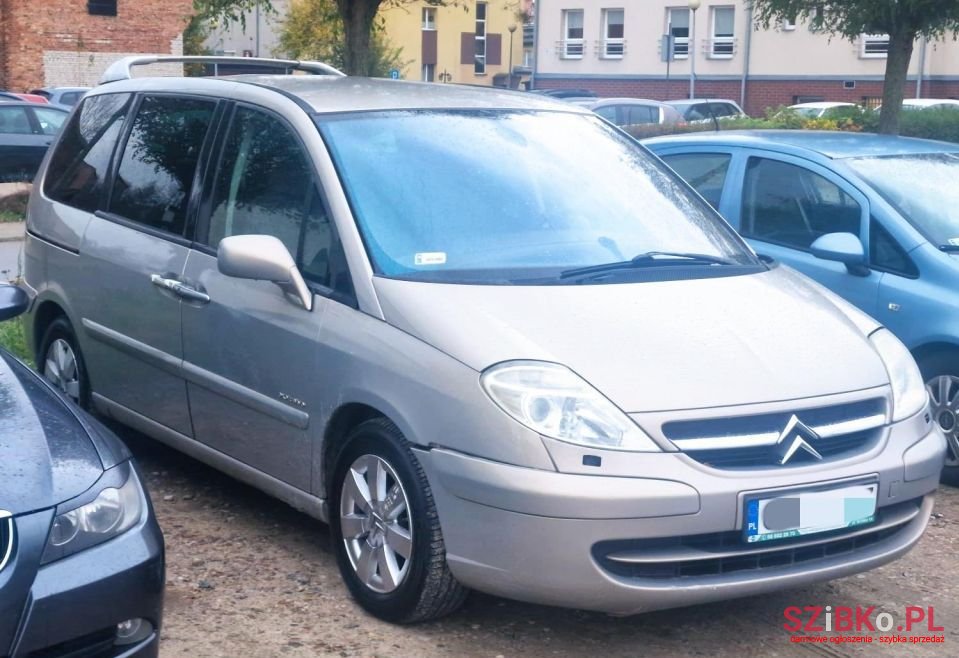 2008' Citroen C8 photo #3