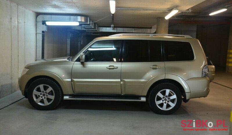 2010' Mitsubishi Pajero photo #1