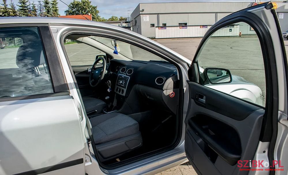 2004' Ford Focus photo #5