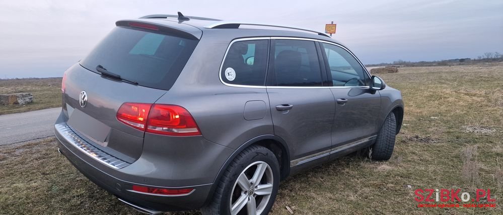 2010' Volkswagen Touareg photo #6