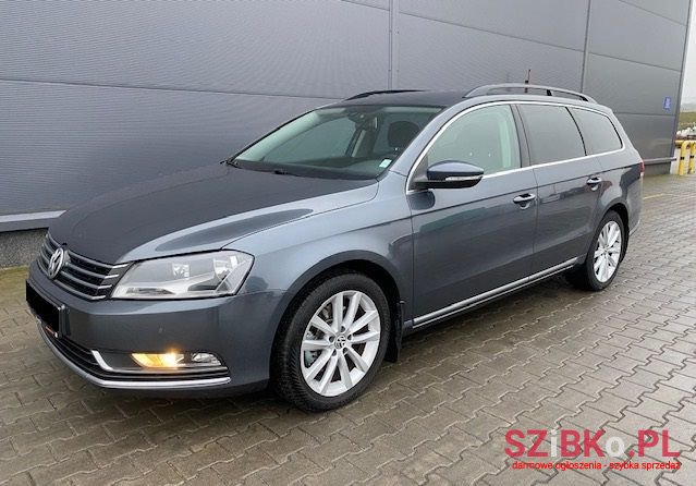 2011' Volkswagen Passat photo #2