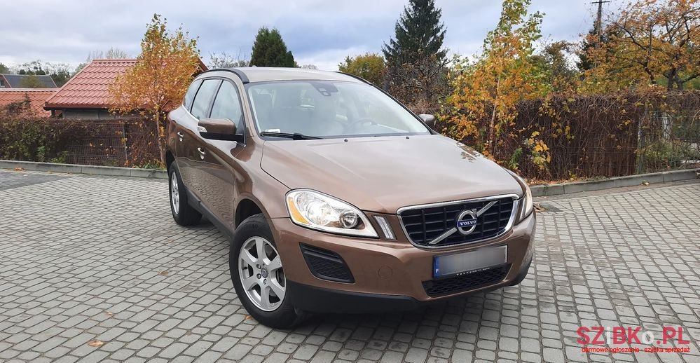 2011' Volvo Xc 60 D3 Momentum photo #2