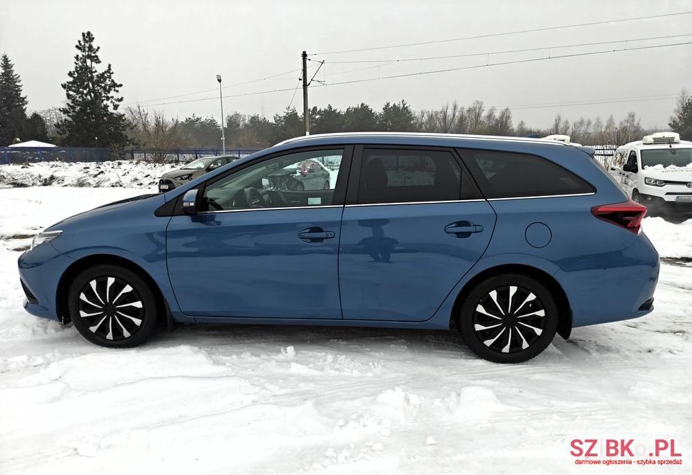 2015' Toyota Auris photo #6