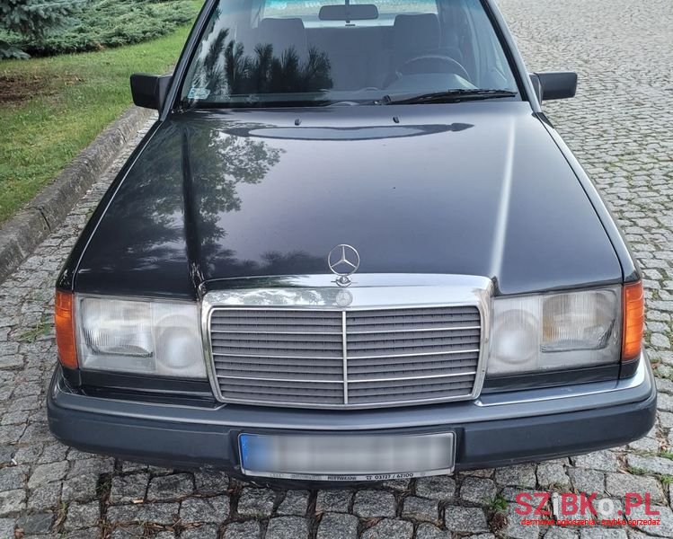 1989' Mercedes-Benz W124 photo #3