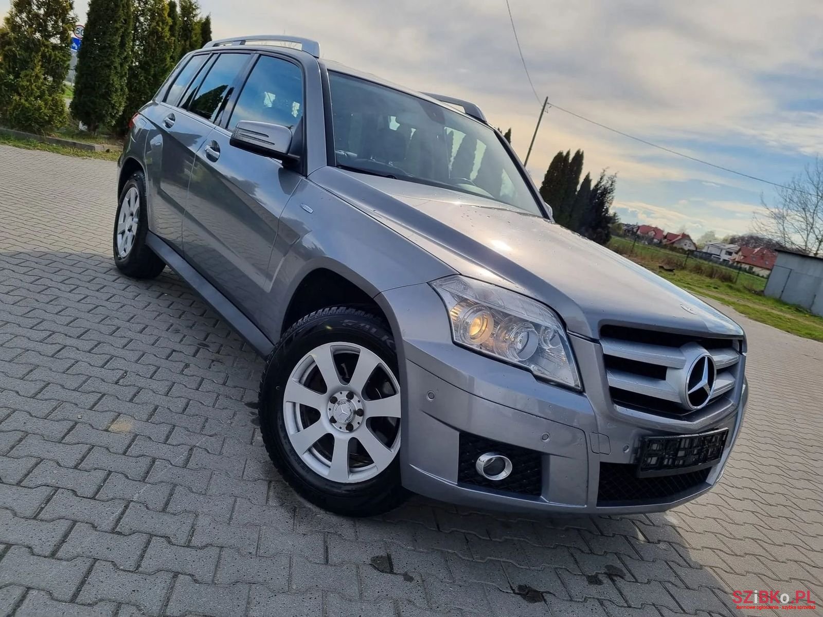 2010' Mercedes-Benz GLK photo #2