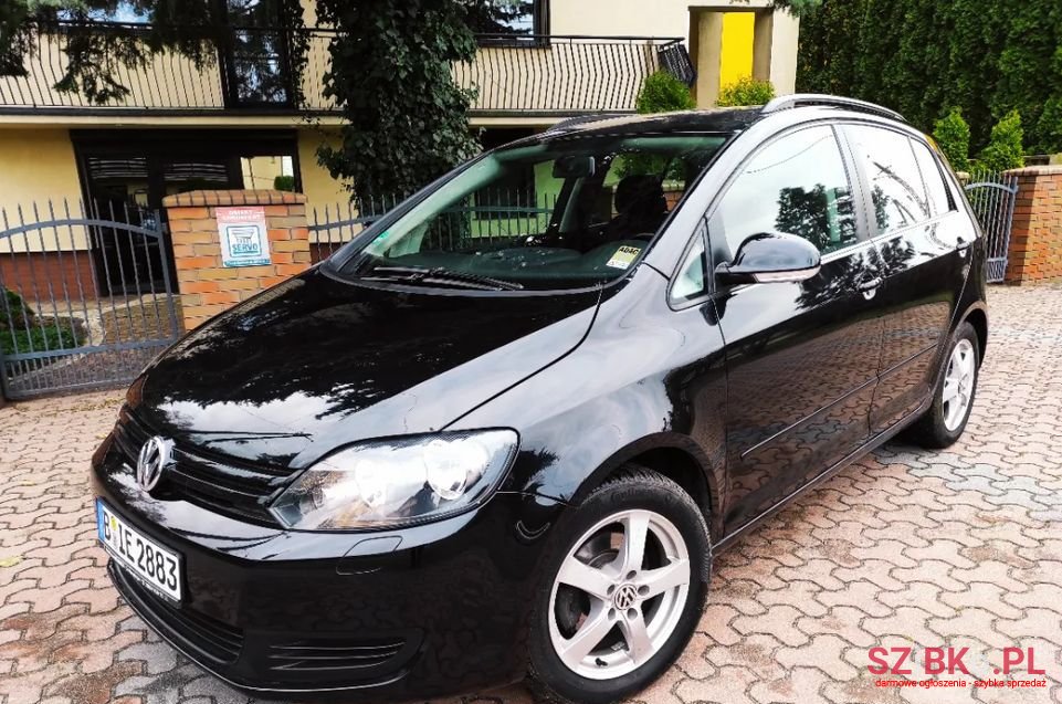 2009' Volkswagen Golf photo #1